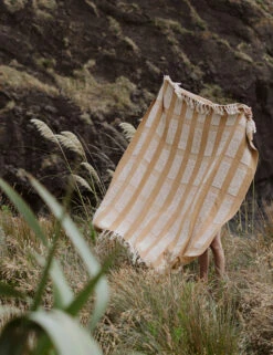 Luella Throw By Morrow Soft Goods -Furniture Decoration Shop 04 Luella Blanket Golden 202214900S 2a983908 3259 4a16 bb59 294724dfab17