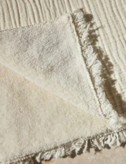 Alaia Sherpa Throw By House No. 23 34 Alaia Sherpa Throw By House No. 23 -Furniture Decoration Shop AlaiaSherpa Coconut 13872 SITECROP