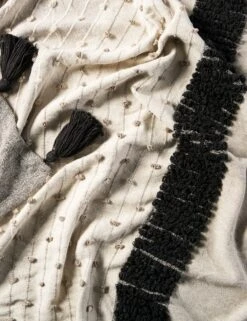 Huda Throw -Furniture Decoration Shop SOJ01 2